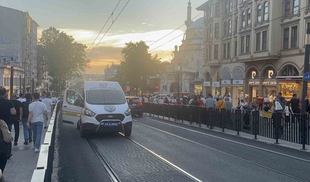 Fatih'te tramvayın altında kalarak ölen çocuğun cenazesi adli tıbba kaldırıldı