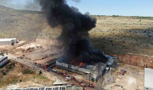 Fabrika yangını dron ile görüntülendi