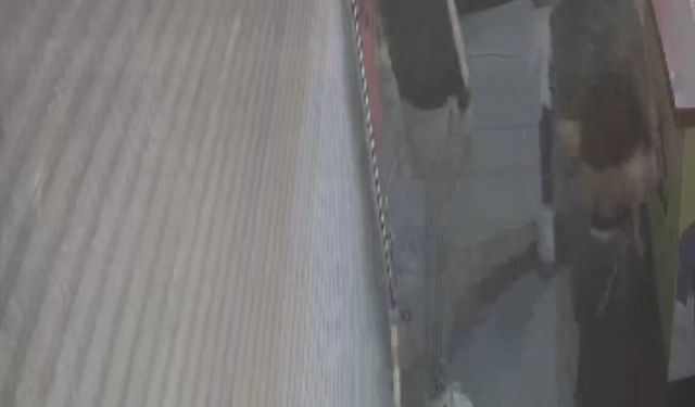 İçecek hırsızlığı güvenlik kamerasında