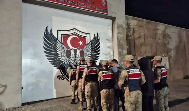 Iğdır'da 11 düzensiz göçmen ve 5 organizatör yakalandı