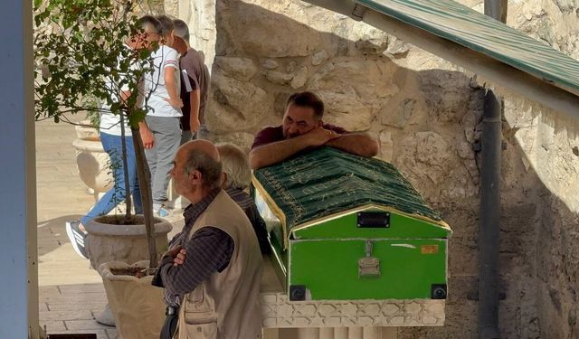 Isparta'da araçta ölü bulunan genç son yolculuğuna uğurlandı