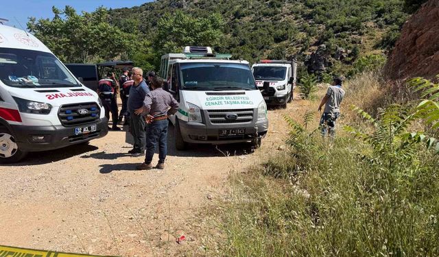 Isparta'da park halindeki araçta 2 gencin cansız bedeni bulundu