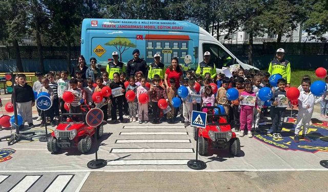Jandarmadan 85 öğrenciye trafik eğitimi