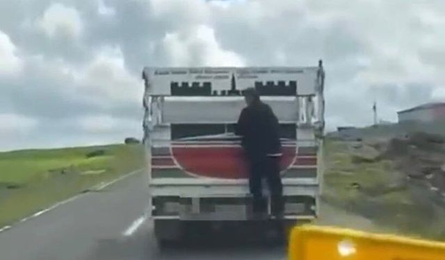 Kamyonete tutunarak kilometrelerce yol aldı