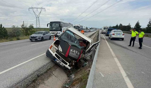 Kazada araçta sıkışan sürücünün imdadına vinç operatörü yetişti