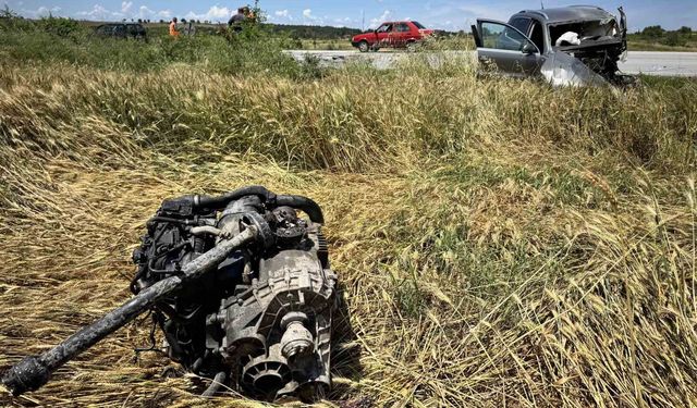 Kazada hurdaya dönen otomobilin sürücüsü hayatını kaybetti