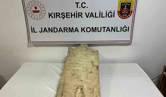 Kırşehir'de Roma dönemine ait mezar taşı ele geçirildi