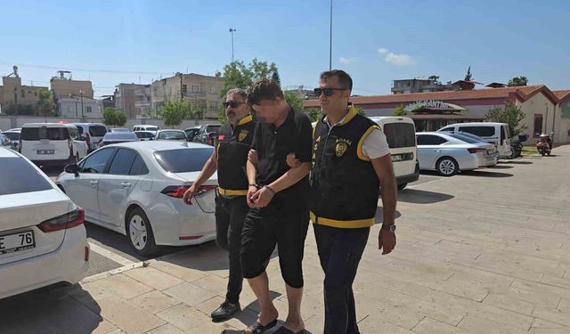 Kolundaki dövme 33 yıllık firari dolandırıcıyı yakalattı