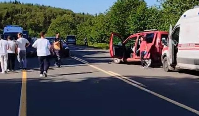Kontrolden çıkan araç, park halindeki araca çarptı: 3 yaralı