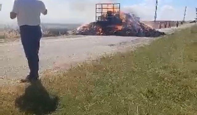 Lüleburgaz'da saman balyası yüklü römorkta yangın