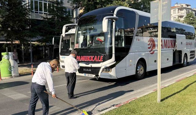 Lüleburgaz'da yaya geçidinde yavaşlayan otomobile yolcu otobüsü çarptı