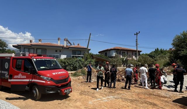 Menteşe'de altyapı çalışmasında işçi toprak altında kaldı