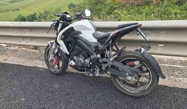 Motosiklet virajda savruldu sürücü ağır yaralı