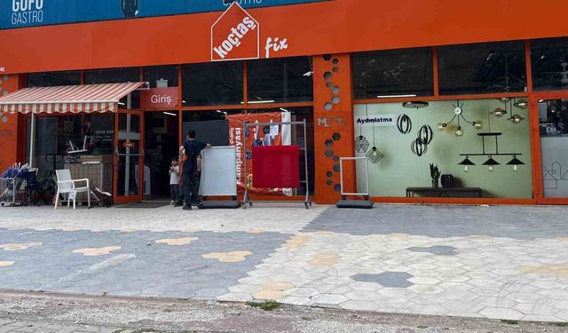 Muğla'da Koç Holding'e bağlı Koçtaş'a taşlı saldırı