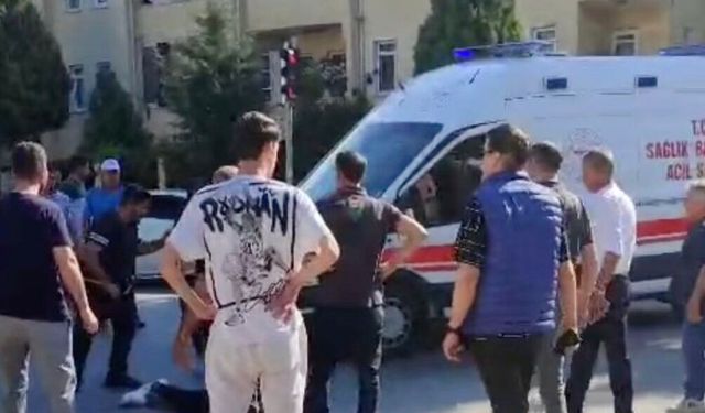 Okul servisi scooterle çocuğa ardından otomobile çarptı: 2 yaralı