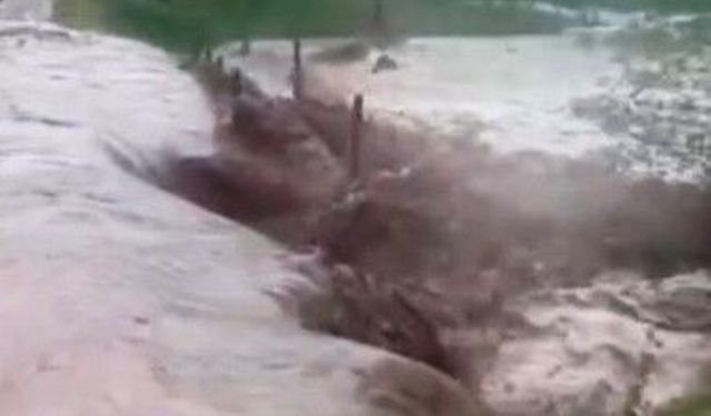 Osmaniye'de sağanak yağış sonrası dere taştı