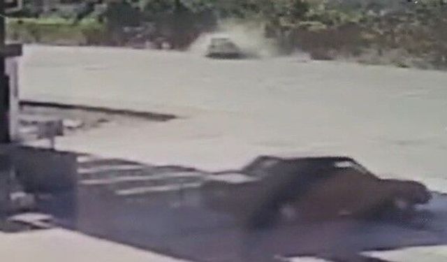 Otomobil park halindeki araca çarptı: 1 ölü, 2 yaralı