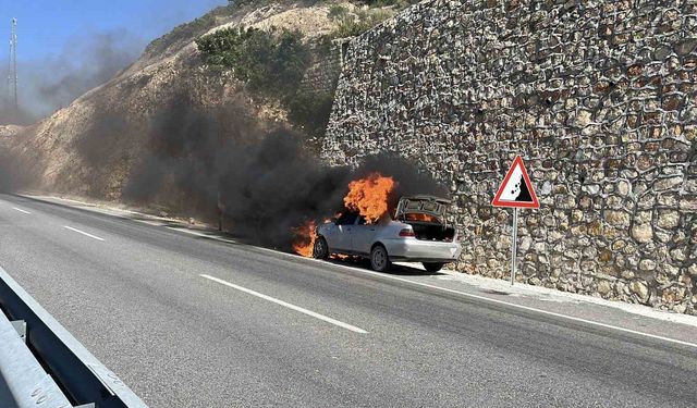 Otomobili alev alev yanan adam, 'Cana geleceğine mala gelsin' diyerek kendini teselli etti