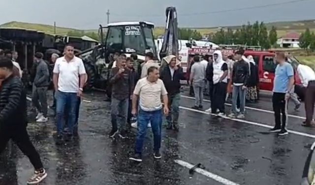 Patnos'ta zincirleme kaza: 1 ölü, 1'i ağır 4 yaralı