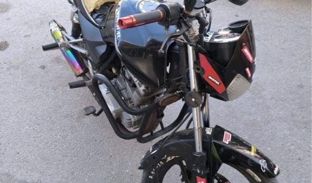 Plakasız motosikletle yola çıkan ehliyetsiz sürücüye 105 bin lira ceza