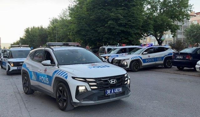 Polis ekipleri kız arkadaşına zarar vereceği iddia edilen şahsı yakaladı