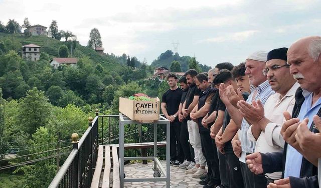 Rize'deki feci kazada hayatını kaybeden kadın toprağa verildi