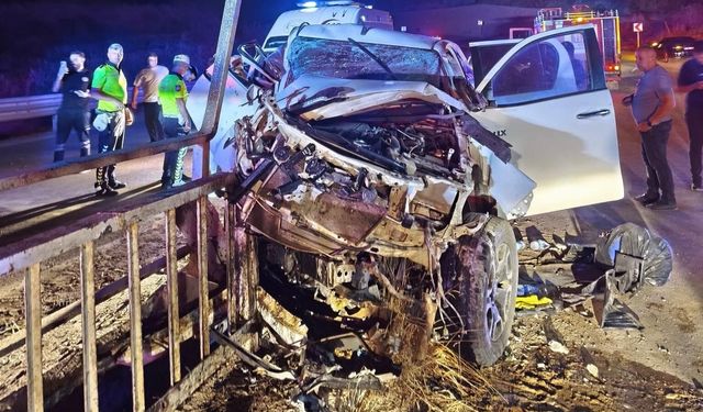 Siirt'te pikap bariyerlere ok gibi saplandı: 2 yaralı