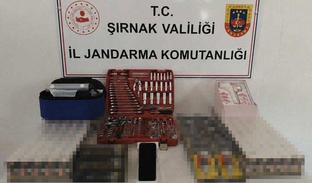 Şırnak'ta jandarma ekipleri 18 milyon 764 bin liralık kaçak malzeme ele geçirildi
