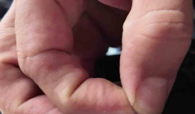 Son kullanma tarihi geçen ürünlerin üzerlerini siyah bantla kapatan işletme sahibi söylediğiyle hayrete düşürdü