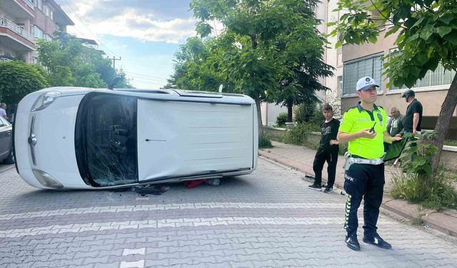 Tavşanlı'da otomobil yan yattı: 2 yaralı