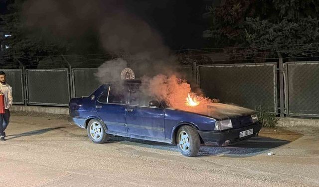 Tokat'ta park halindeki otomobilde yangın çıktı