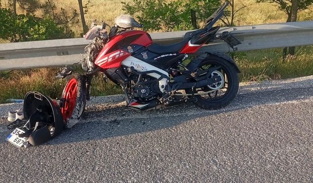 Uşak'ta motosiklet kamyona arkadan çarptı: 1 ölü