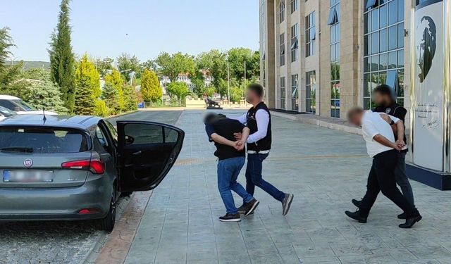 Uşak'ta uyuşturucu operasyonlarında gözaltına alınan 16 şüpheli tutuklandı