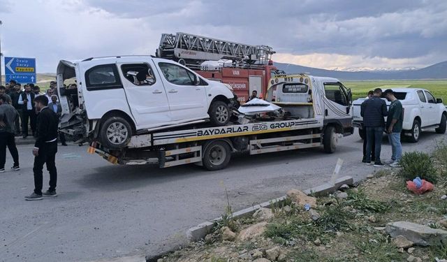 Van'daki feci kaza: Aynı aileden 4 can kaybı