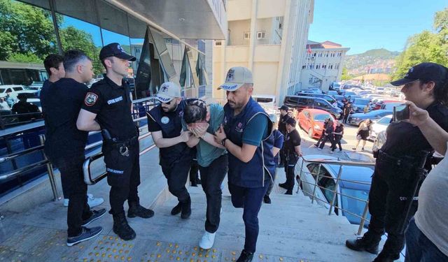 Zonguldak'ta terör örgütü operasyonunda gözaltına alınan 4 öğrenciden 3'ü tutuklandı