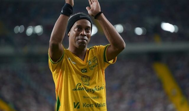 Ronaldinho sahalara dönmeye hazırlanıyor