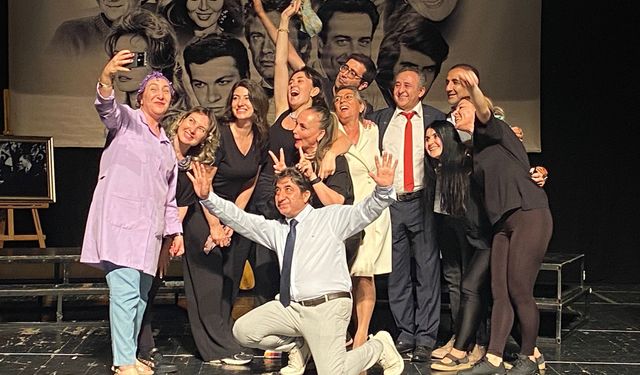 “Artiz Mektebi” Bursa’da kahkaha ve alkışlarla sahnelendi