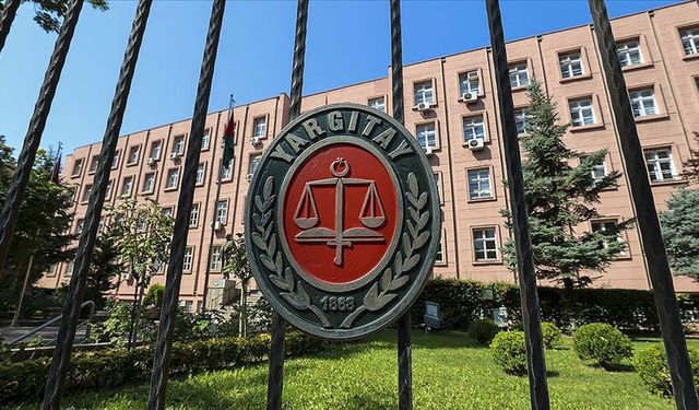 Siyasetçiye “pislik” demek hakaret sayılmadı