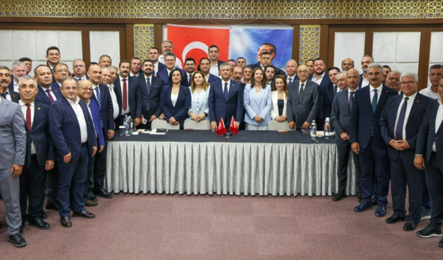 Özgür Özel yeni partinin ayrıntılarını açıkladı
