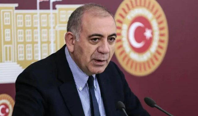 CHP'de 7 ilçe başkanı görevden alındı
