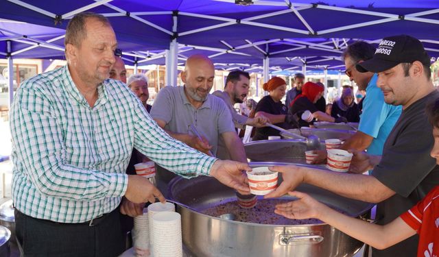 İznik’te 5 bin kişilik aşure ikramı