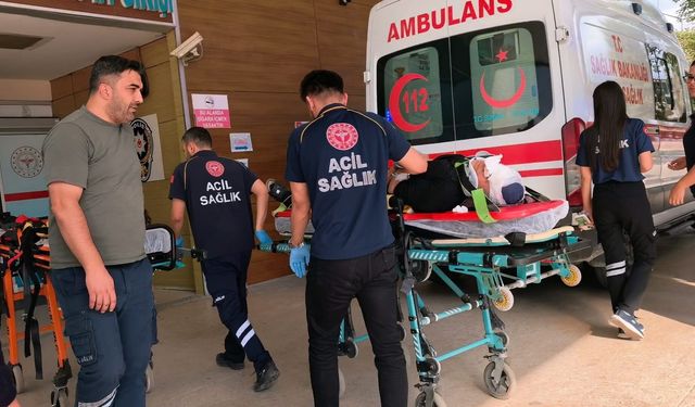 Bursa’da otomobil köprü bariyerlerine çarptı: 5 yaralı