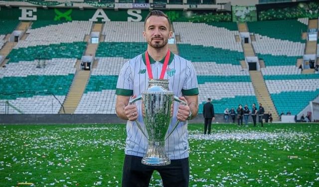 Bursaspor’da şampiyonluk yaşayan isim veda etti