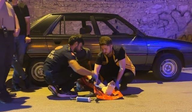 Alkollü sürücü ayağı alçılı halde motosiklet kullandı, park halindeki otomobillere çarptı