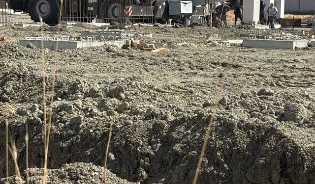 Ankara'da fabrika inşaatında korkutan kaza: Beton kolon vinç kabininin üzerine düştü
