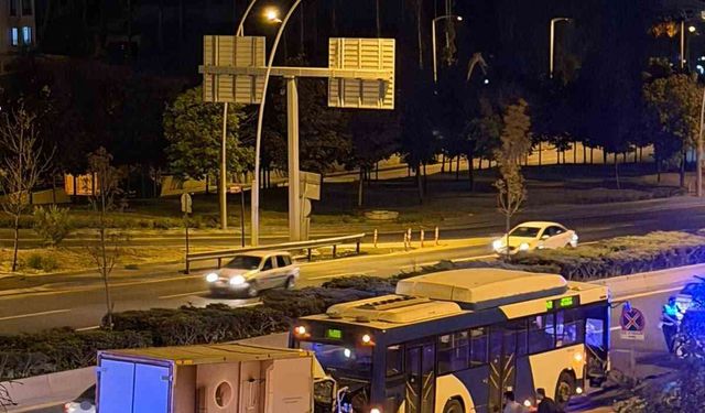 Ankara'da kamyonet EGO otobüsüne çarptı