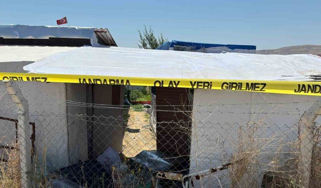 Ankara'da kayınpederi ve kayınvalidesini öldüren şüpheli ile birlikte 2 kişi adliyeye sevk edildi