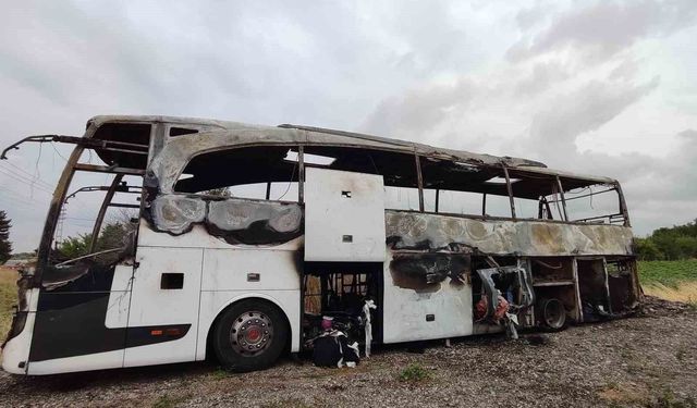 Ankara'da seyir halindeki yolcu otobüsü alev alev yandı