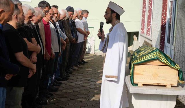Annesiyle birlikte silahlı saldırıda ölen 4 yaşındaki Öykü Naz toprağa verildi