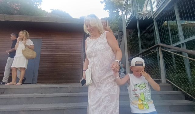Antalya'da asansör paniği: 5'i turist 11 kişi mahsur kaldı
